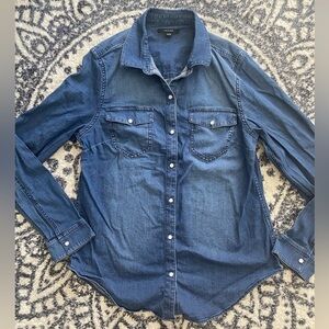 Medium Tahari button up top